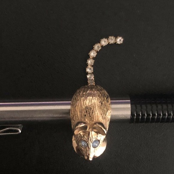 Vintage 70s Avon Midas Mouse Rhinestone Eyes Tail Gold Pin - Picture 2 of 9